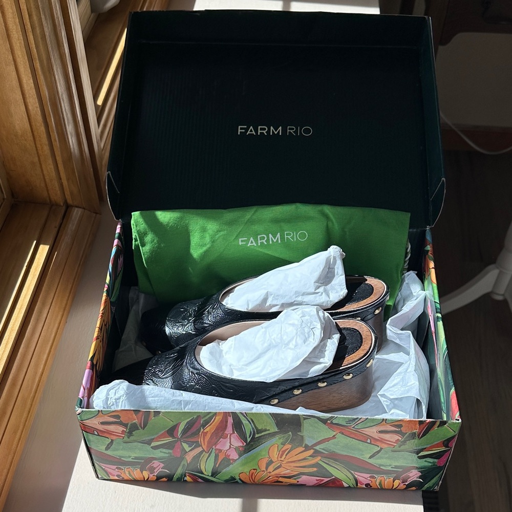 NWT FARM Rio Black Embossed Leather Wedge Clogs Size 6.5 NIB - Picture 7 of 9